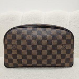 LV Damier Trousse Toiletry 25